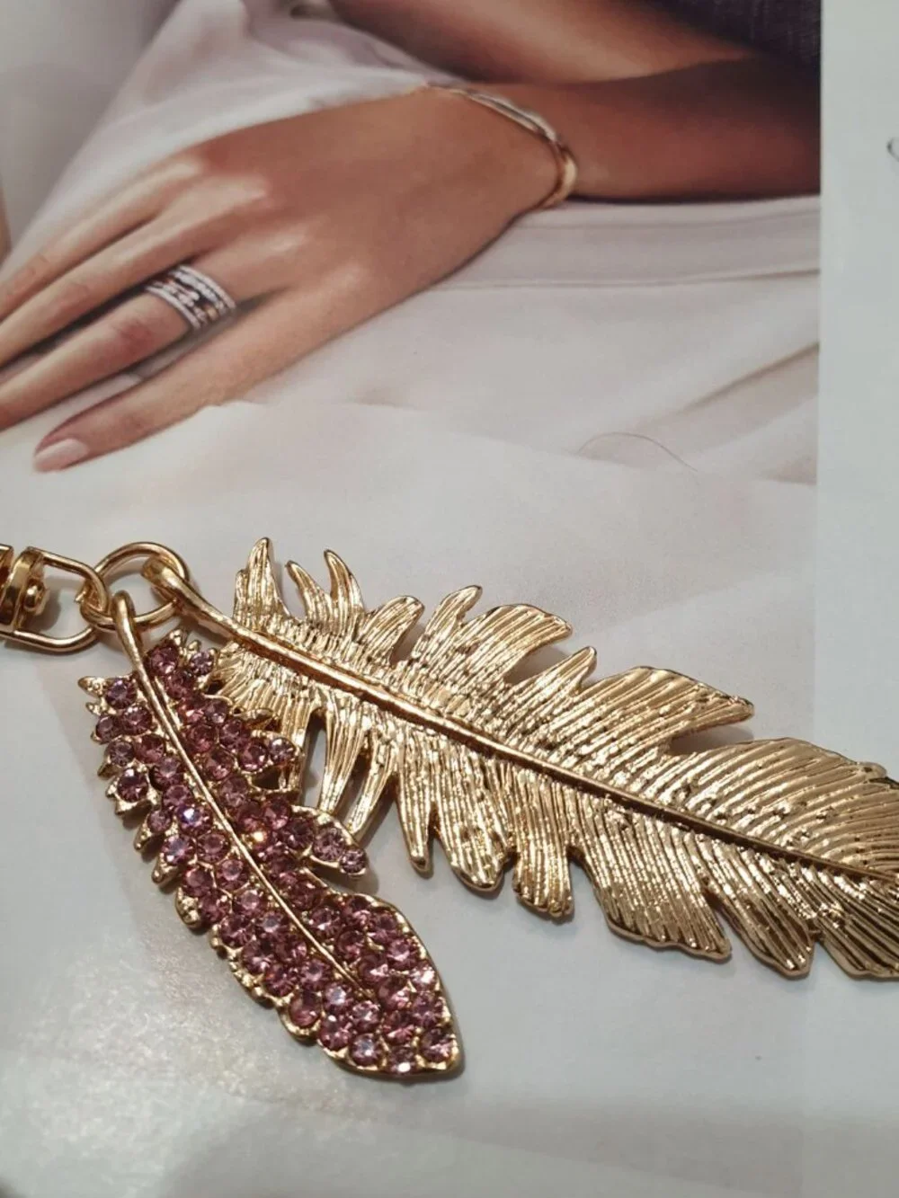 Women Crystals Gold Feather Key Chain Key Ring Handbag Purse Pendant Accessory